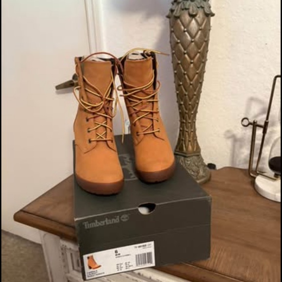 Timberland Shoes - NEW Timberland Classic Tan Nubuck Lace-Up Boots – 6